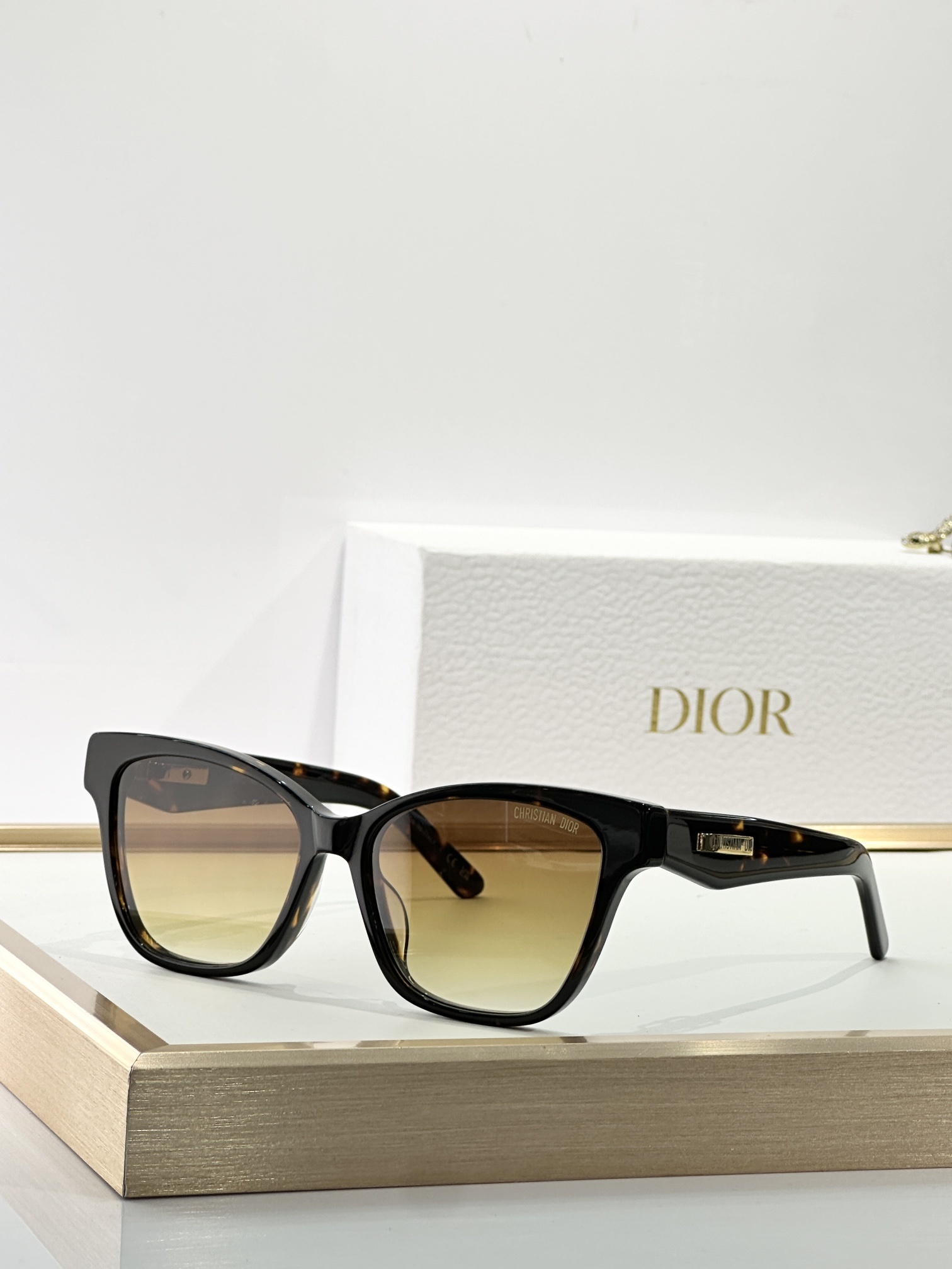 Dior Signature Luxury Sunglasses – Designer Eyewear for Women