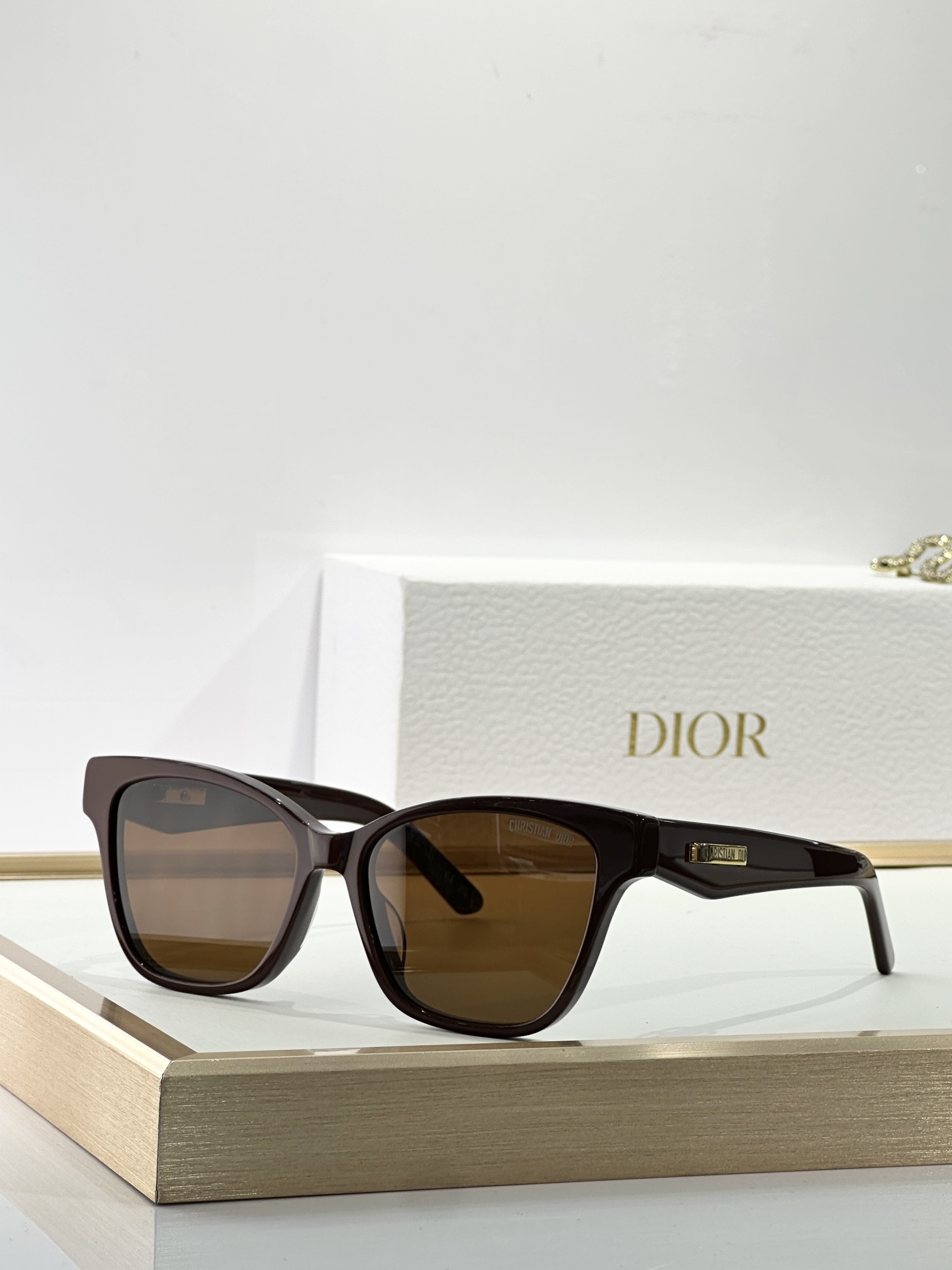 Dior Signature Luxury Sunglasses – Designer Eyewear for Women