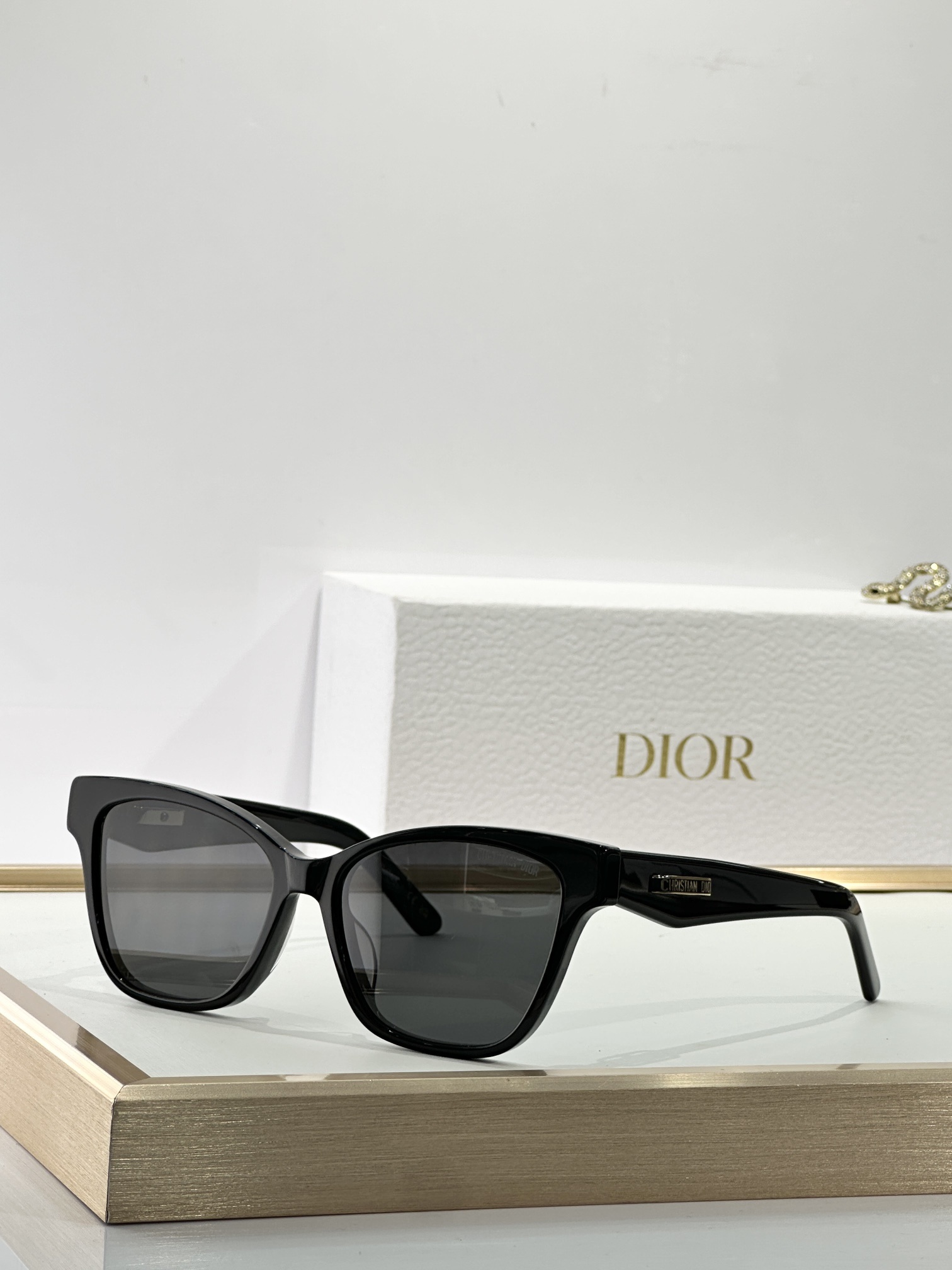 Dior Signature Luxury Sunglasses – Designer Eyewear for Women