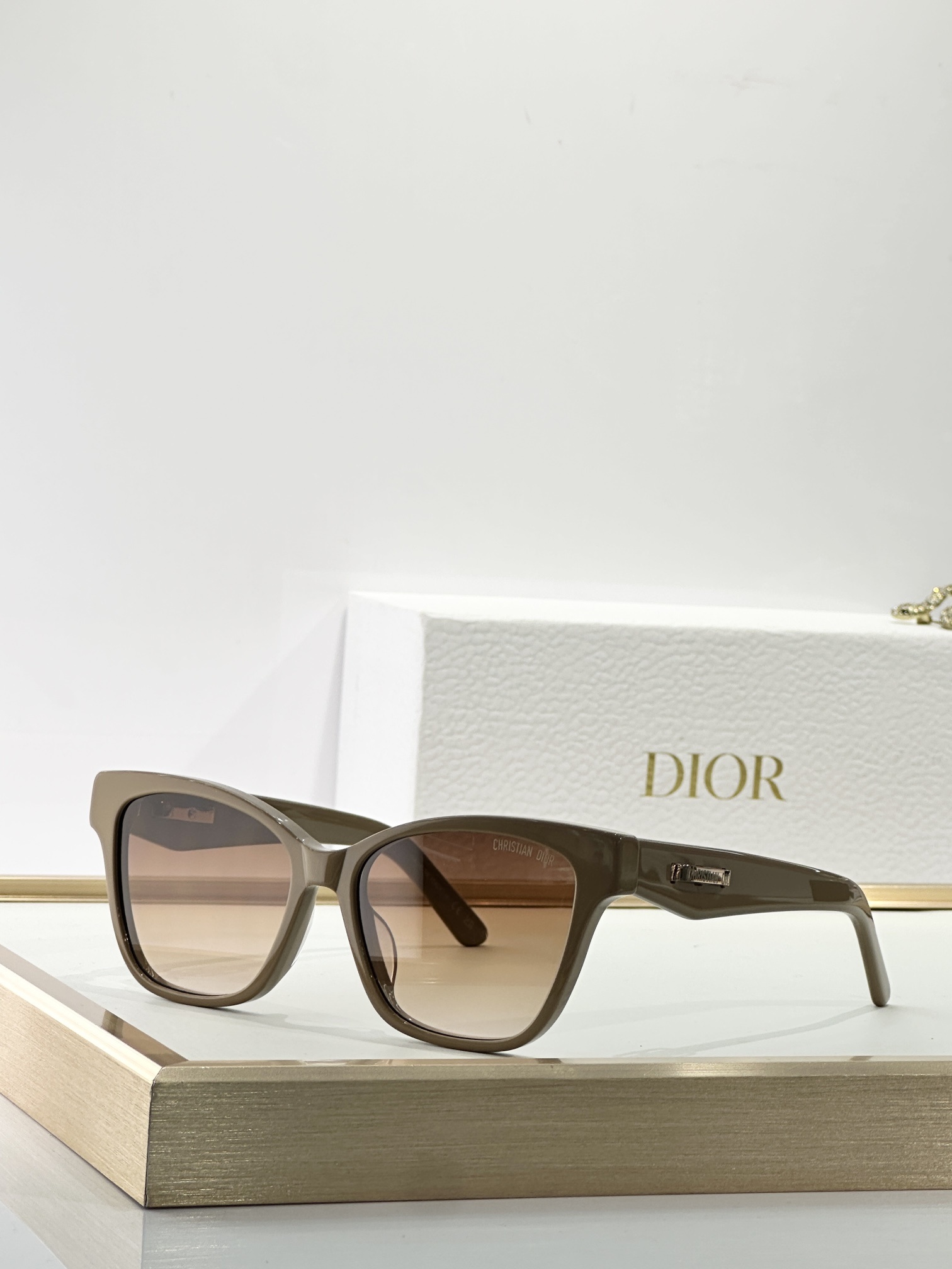 Dior Signature Luxury Sunglasses – Designer Eyewear for Women
