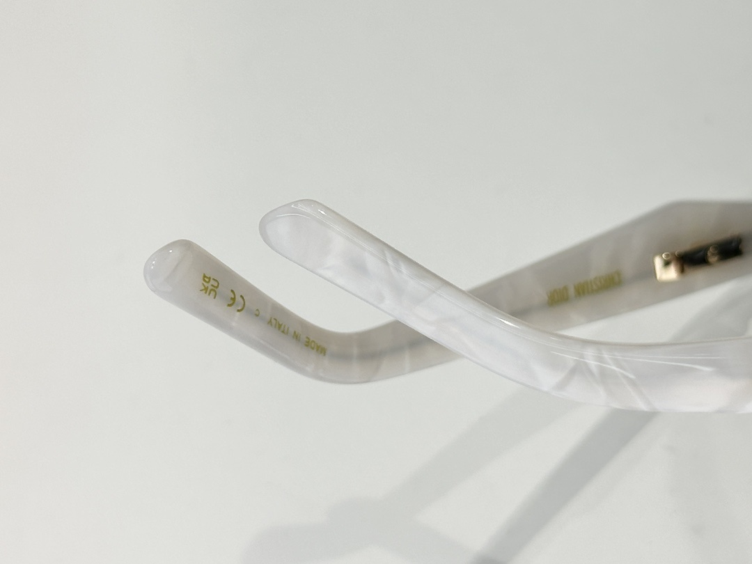 Dior Signature Luxury Sunglasses – Designer Eyewear for Women