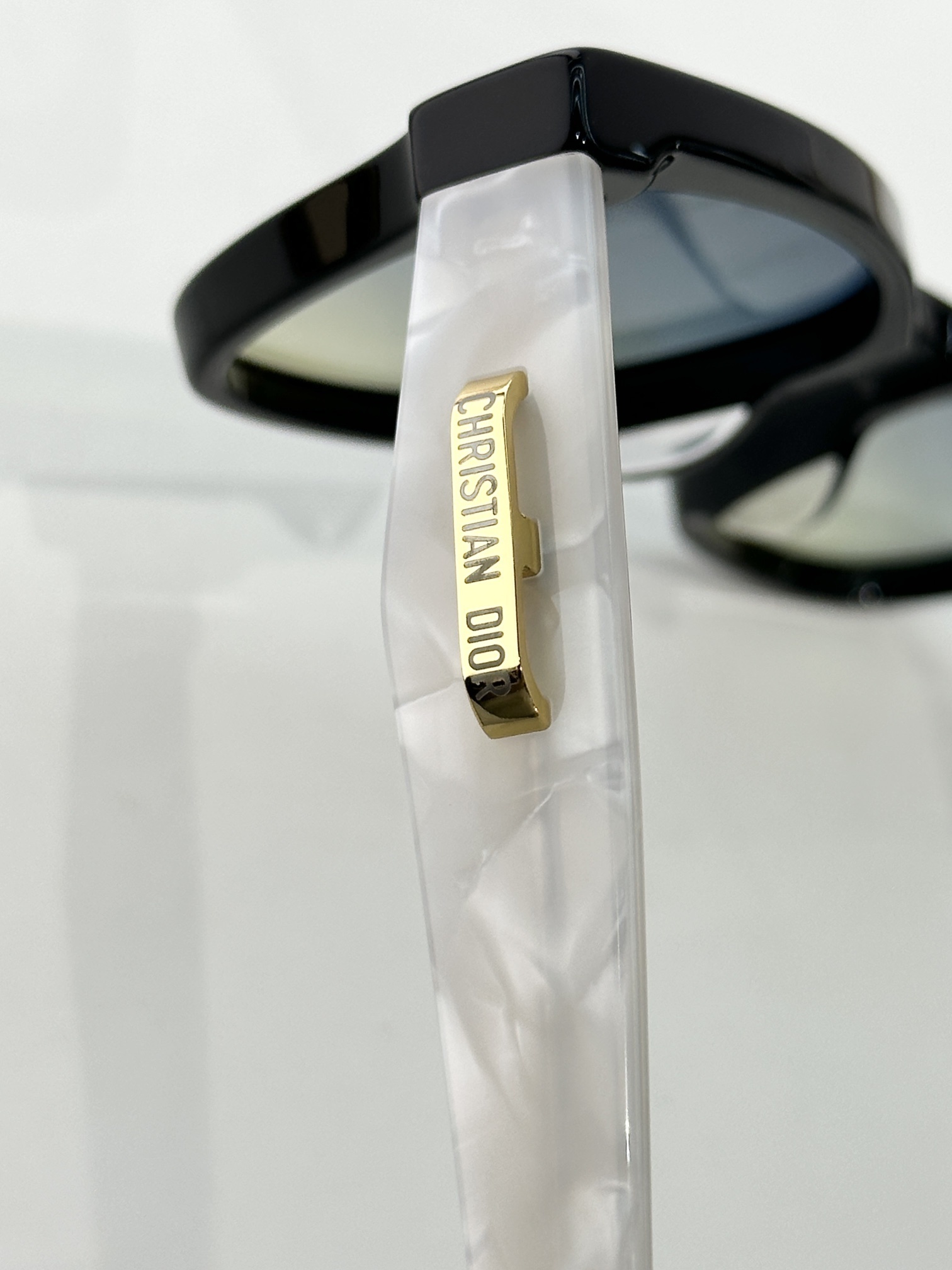 Dior Signature Luxury Sunglasses – Designer Eyewear for Women