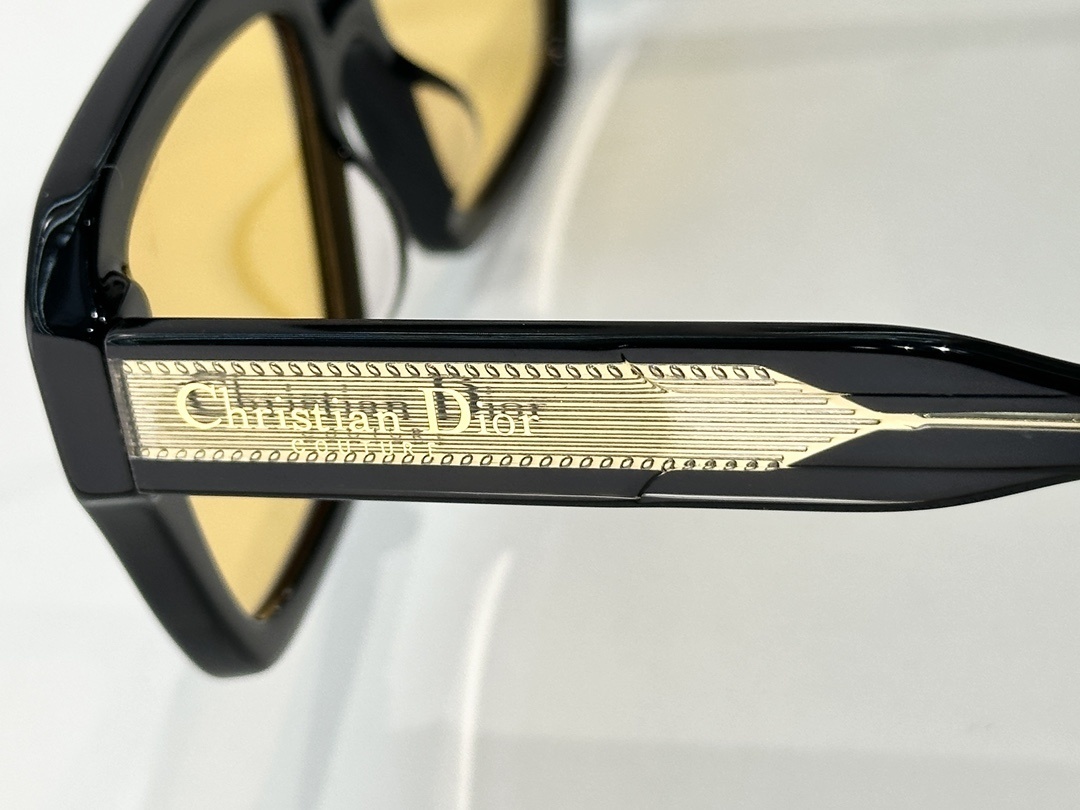 Luxury Oversized Square Sunglasses for Women – Bold Black Frame