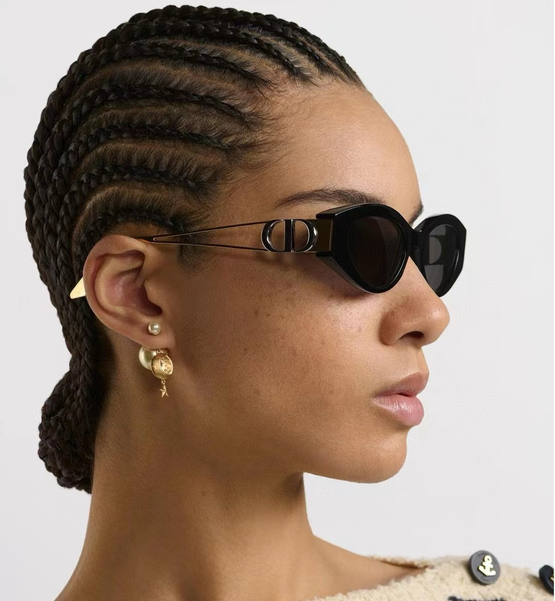 Dior Black Frame Cat-Eye Sunglasses – Gold Trim