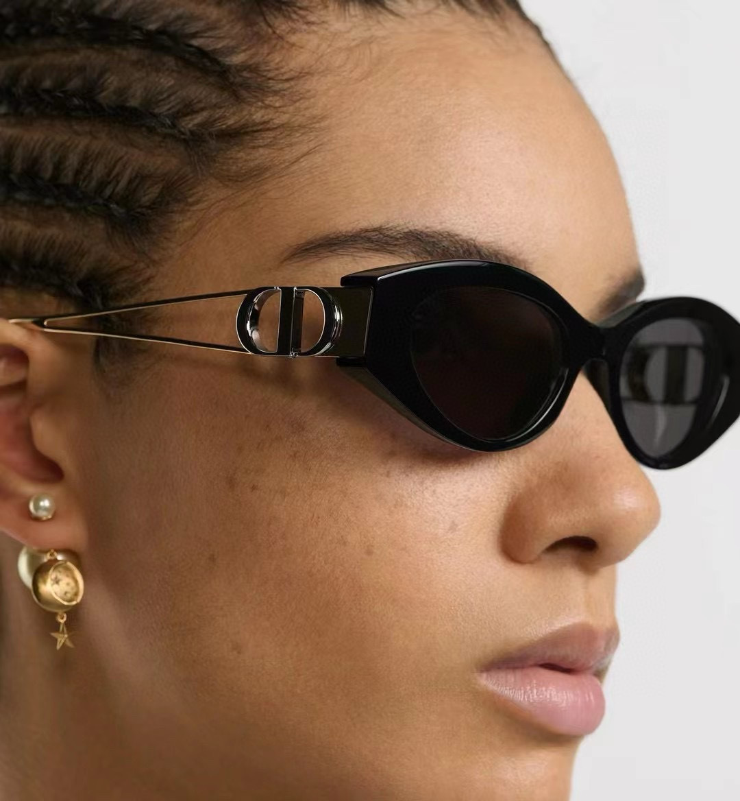 Dior Luxury Cat-Eye Sunglasses with Iconic CD Logo Temples