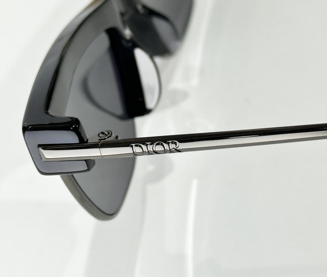 Dior D-Moon B1I Black Butterfly Sunglasses – Luxury Eyewear