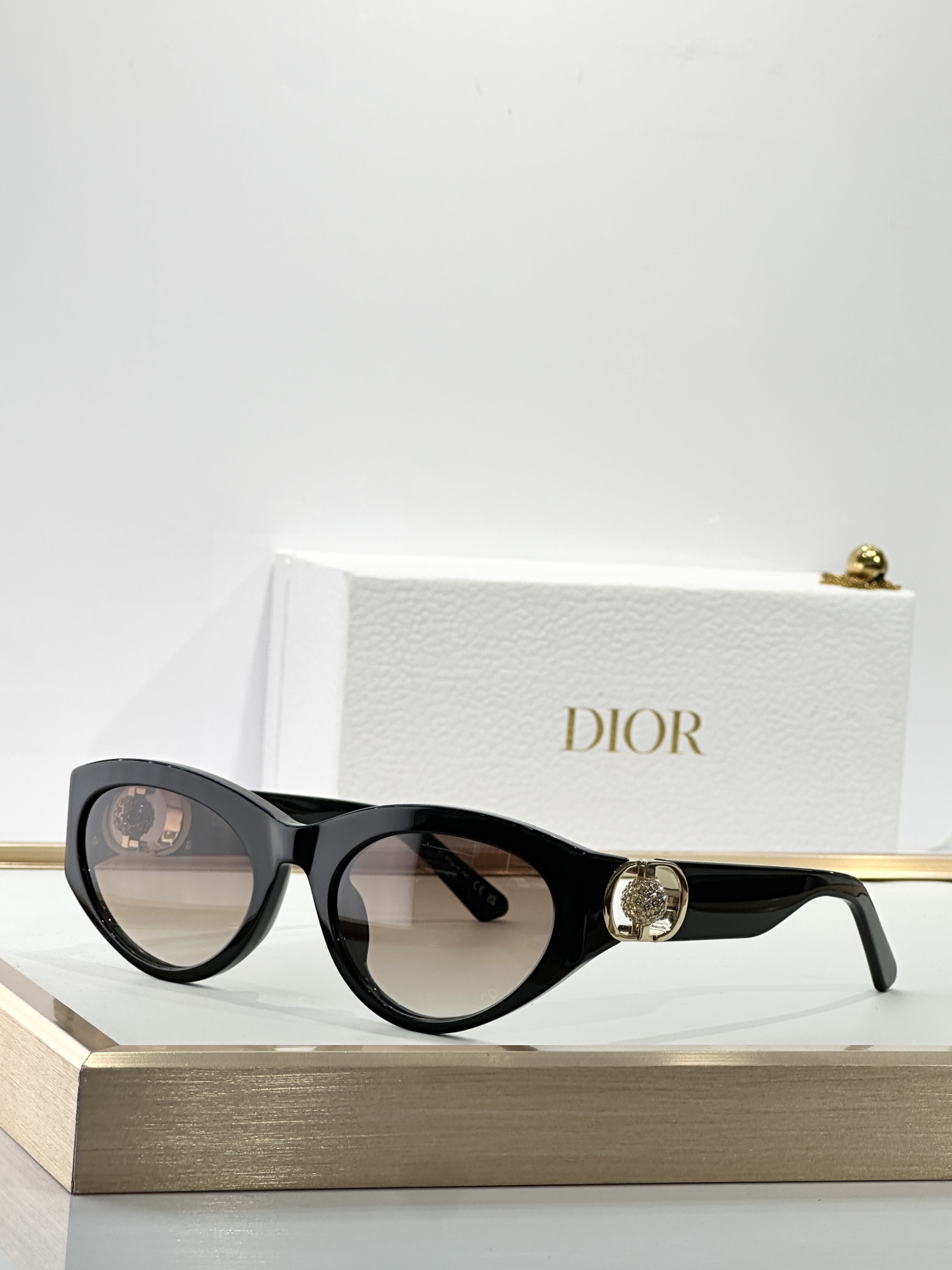 Dior Cat-Eye Sunglasses with Crystal CD Logo – Luxury Eyewear
