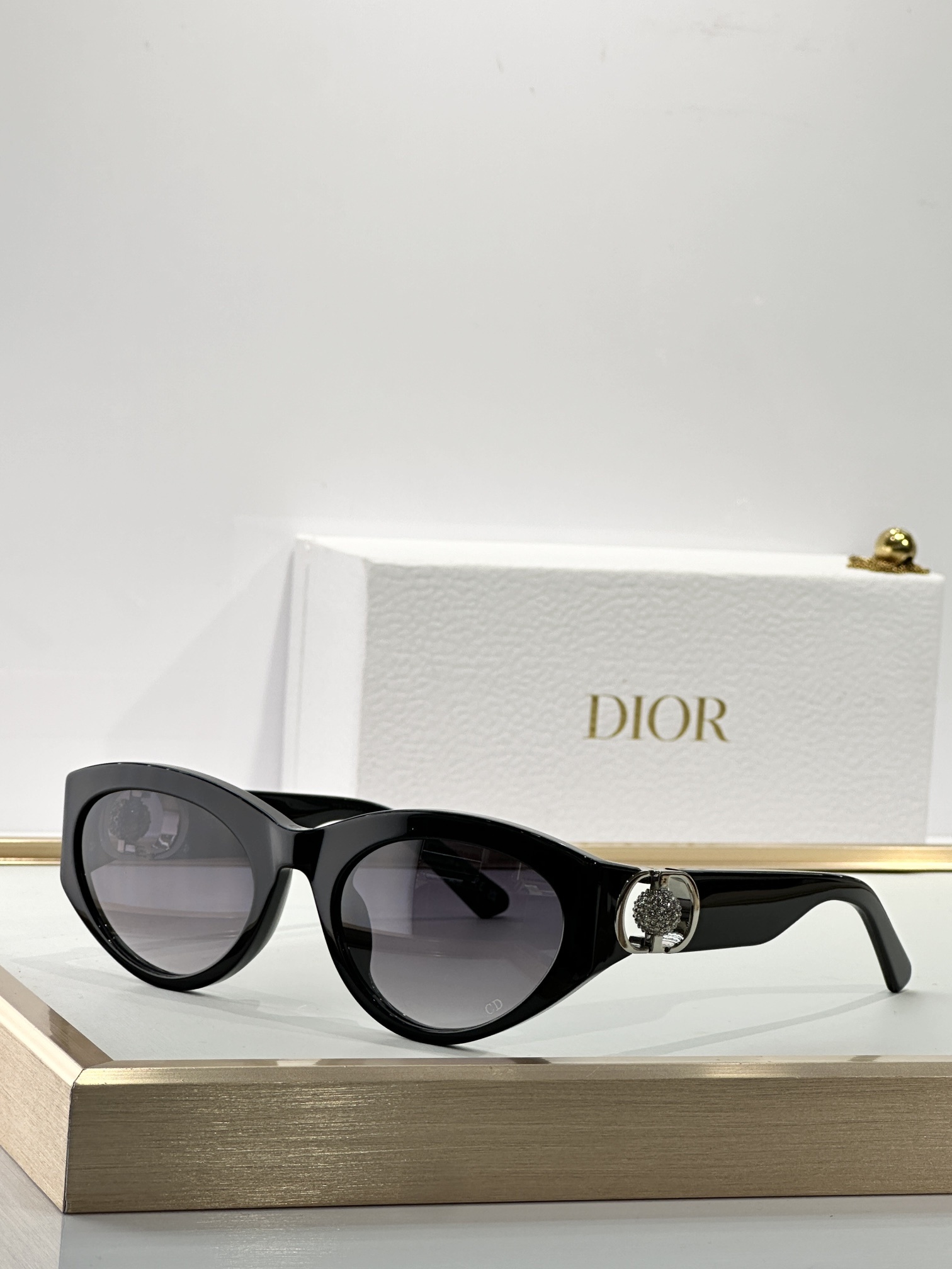 Dior Cat-Eye Sunglasses with Crystal CD Logo – Luxury Eyewear