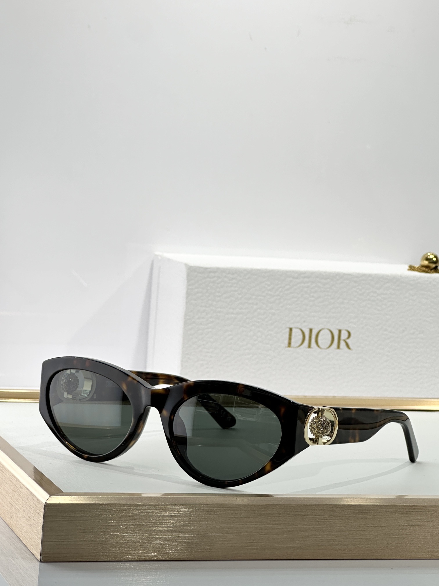 Dior Cat-Eye Sunglasses with Crystal CD Logo – Luxury Eyewear