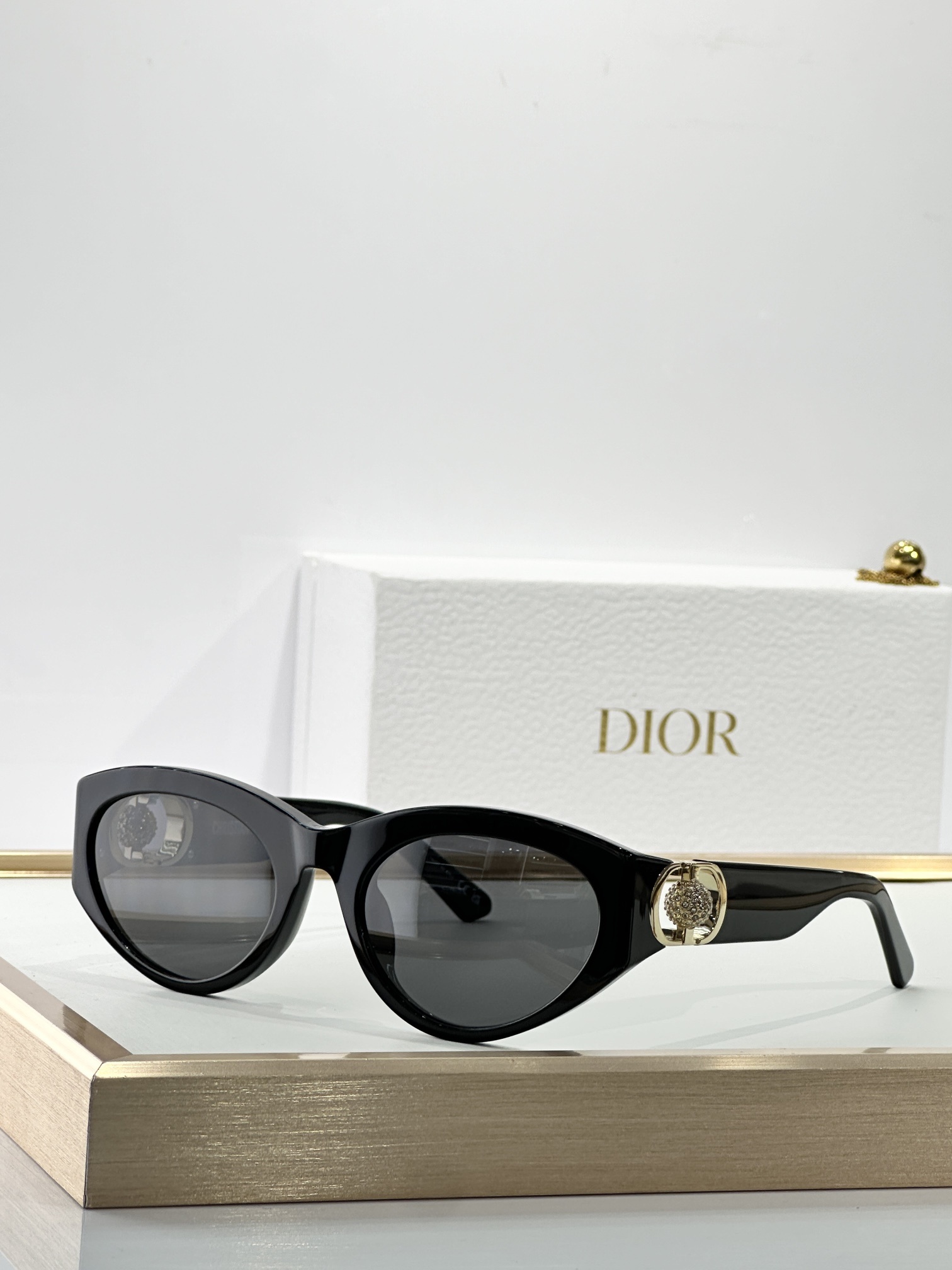Dior Cat-Eye Sunglasses with Crystal CD Logo – Luxury Eyewear