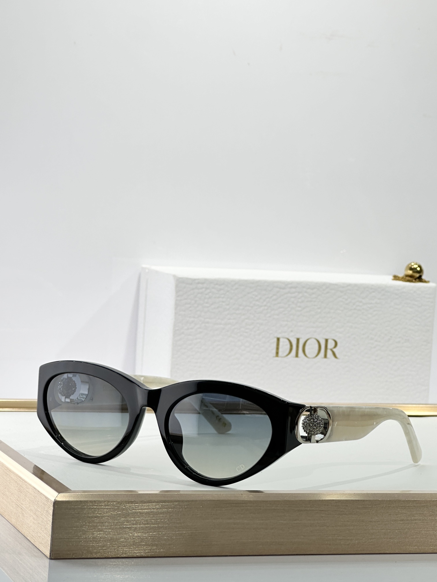 Dior Cat-Eye Sunglasses with Crystal CD Logo – Luxury Eyewear