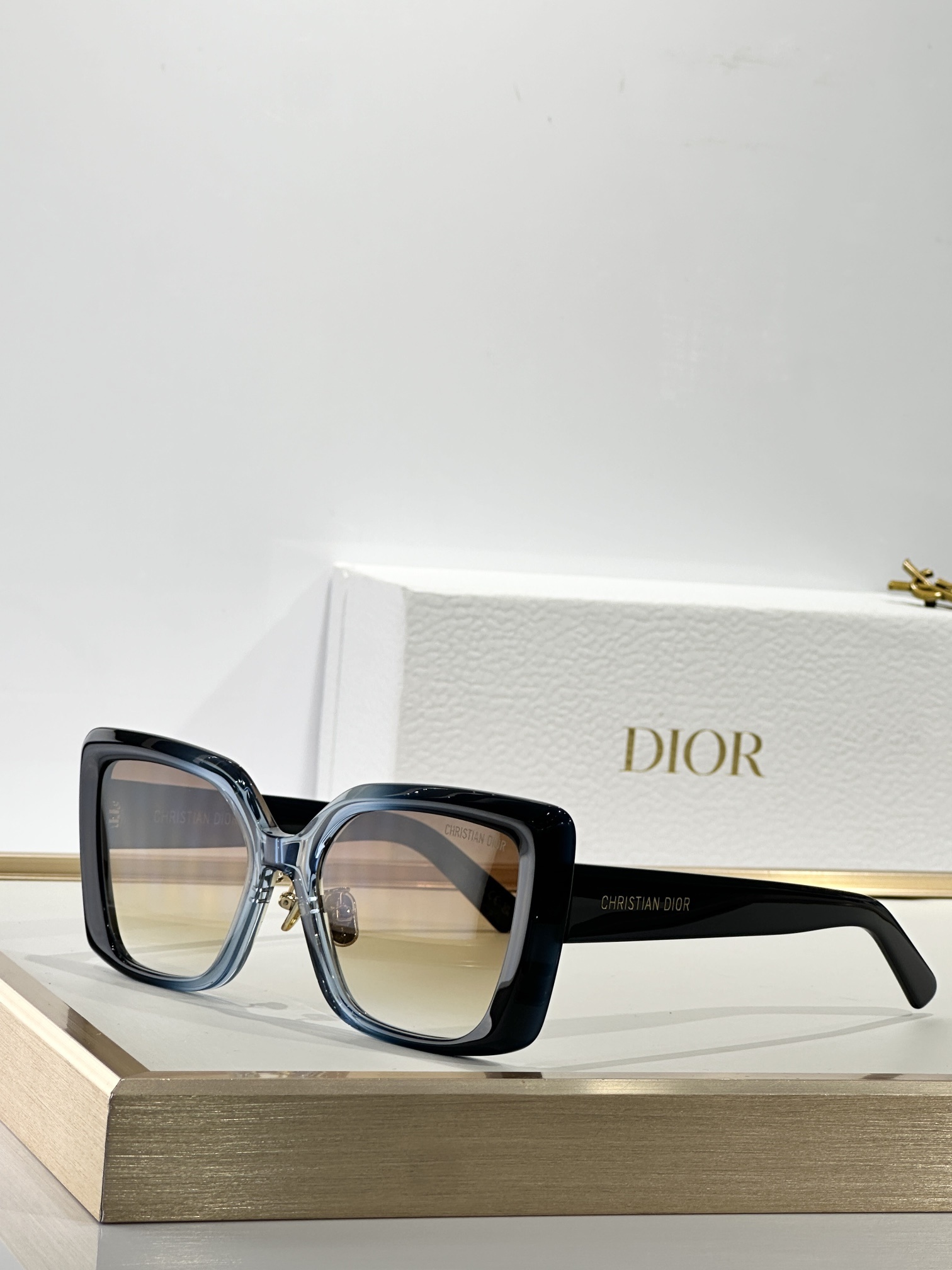 DiorMidnight S5I Square Sunglasses – Gray-to-Blue Gradient