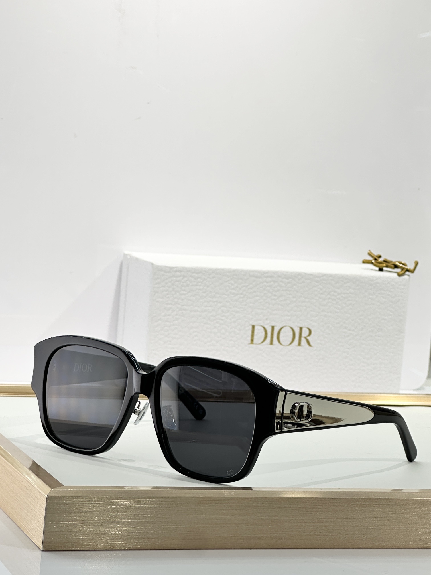 DiorGlow S2I Black Square Sunglasses – Luxury Women’s Eyewear