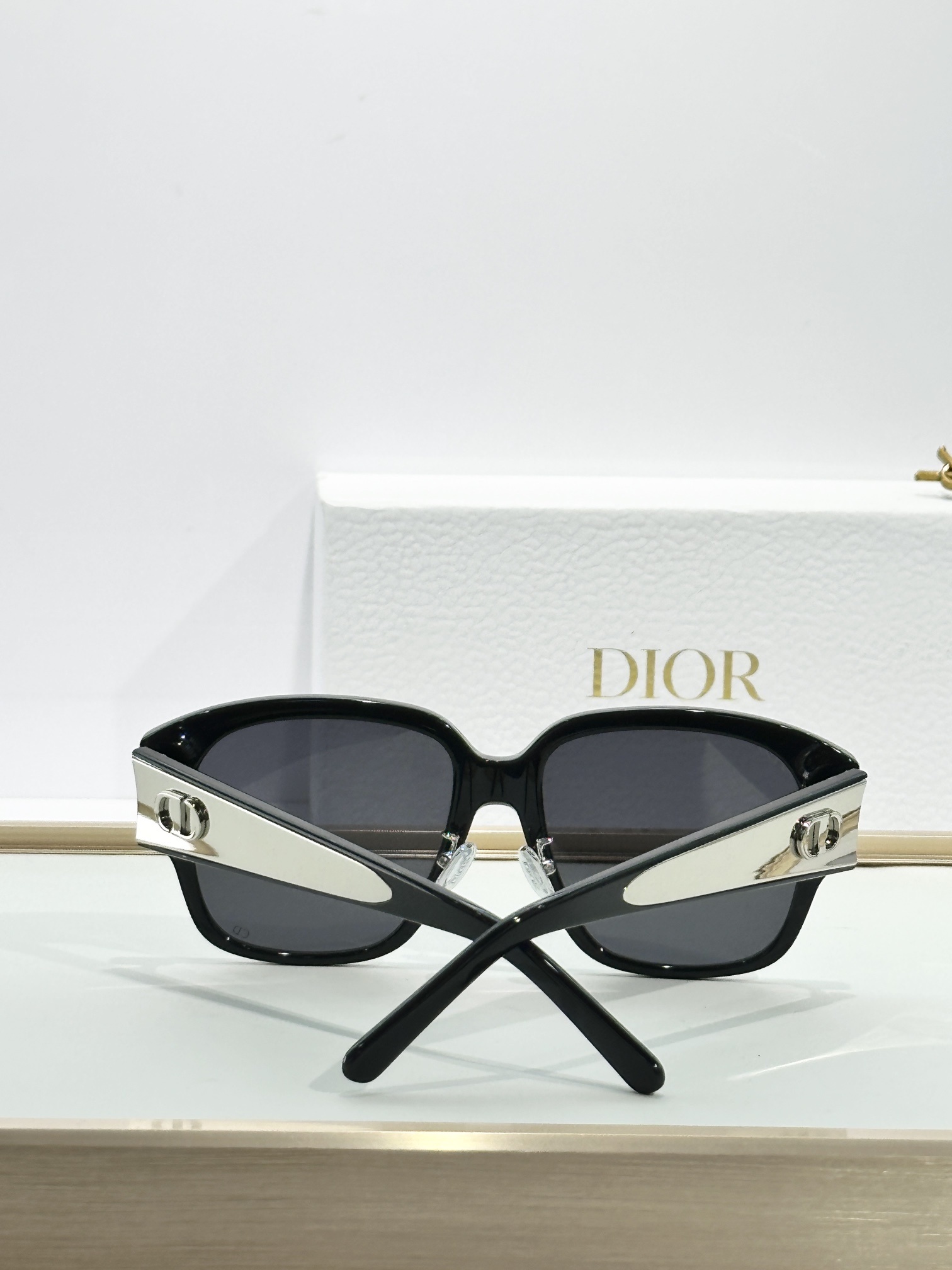 DiorGlow S2I Black Square Sunglasses – Luxury Women’s Eyewear