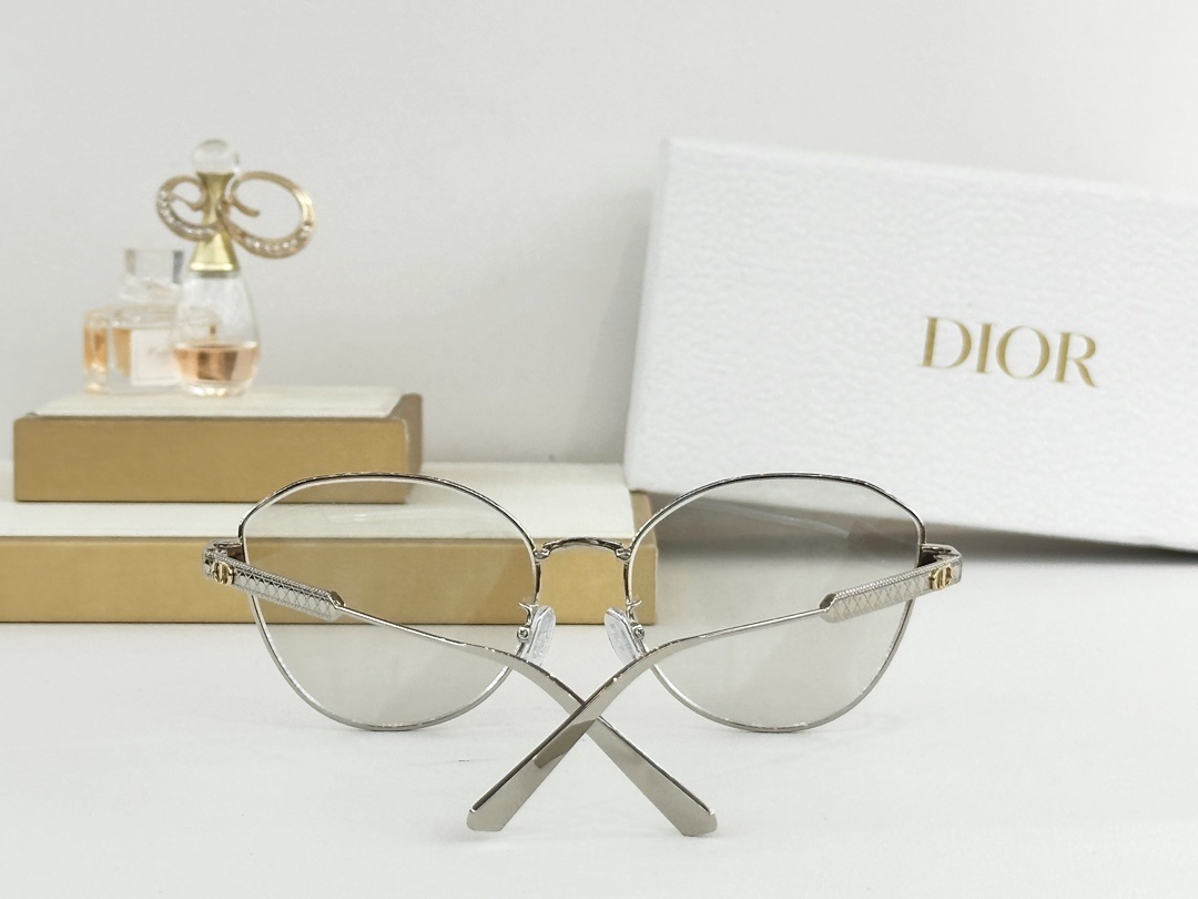 Dior Luxury Butterfly Metal Sunglasses for Women – Elegant Gradient