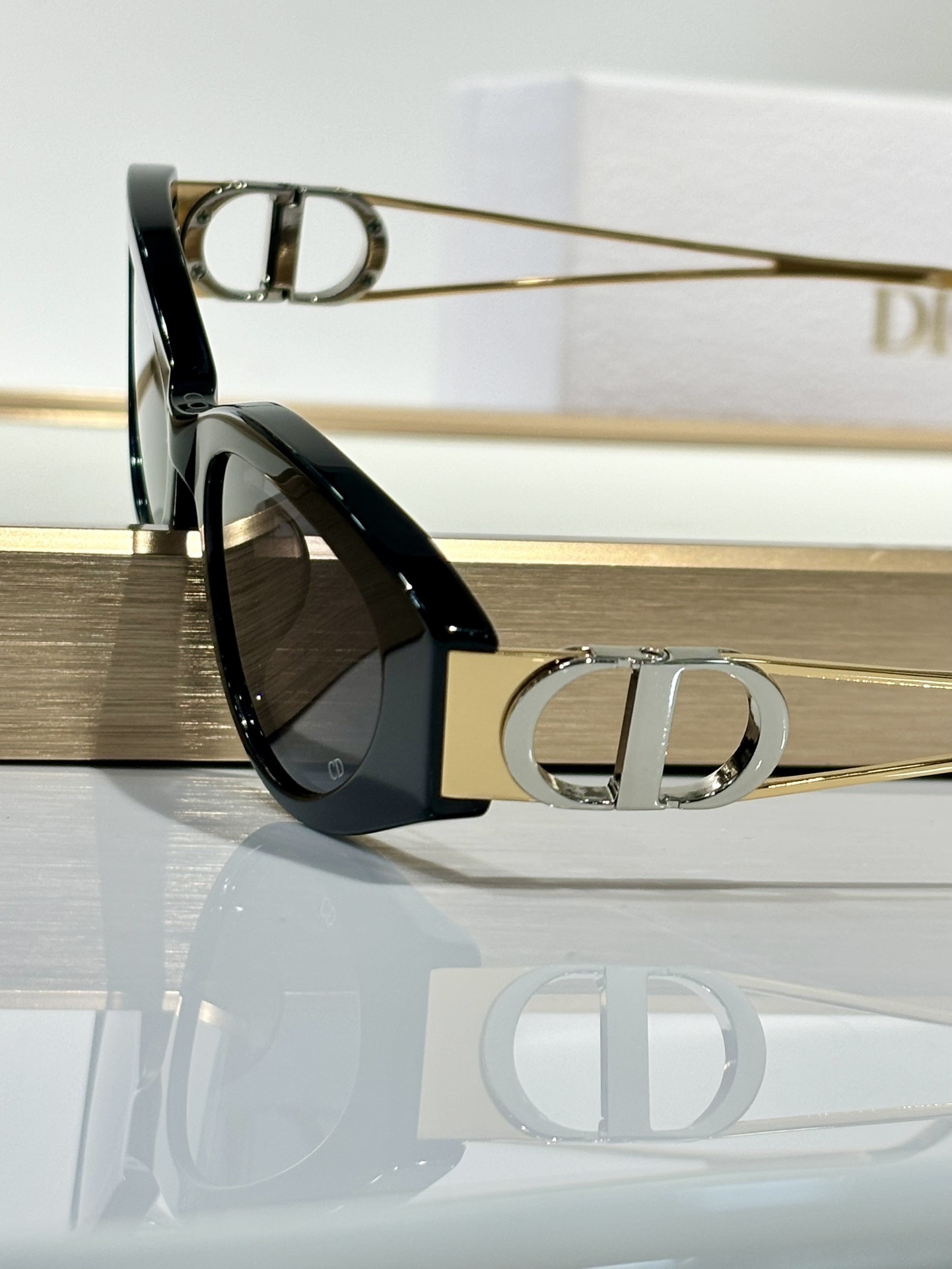 Dior Luxury Cat-Eye Sunglasses – Chic Designer Eyewear for Women
