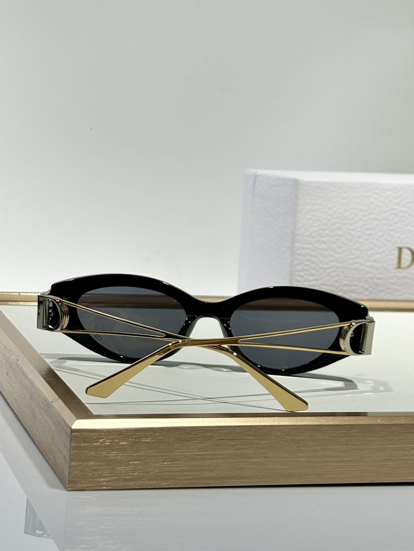 Dior Luxury Cat-Eye Sunglasses – Chic Designer Eyewear for Women