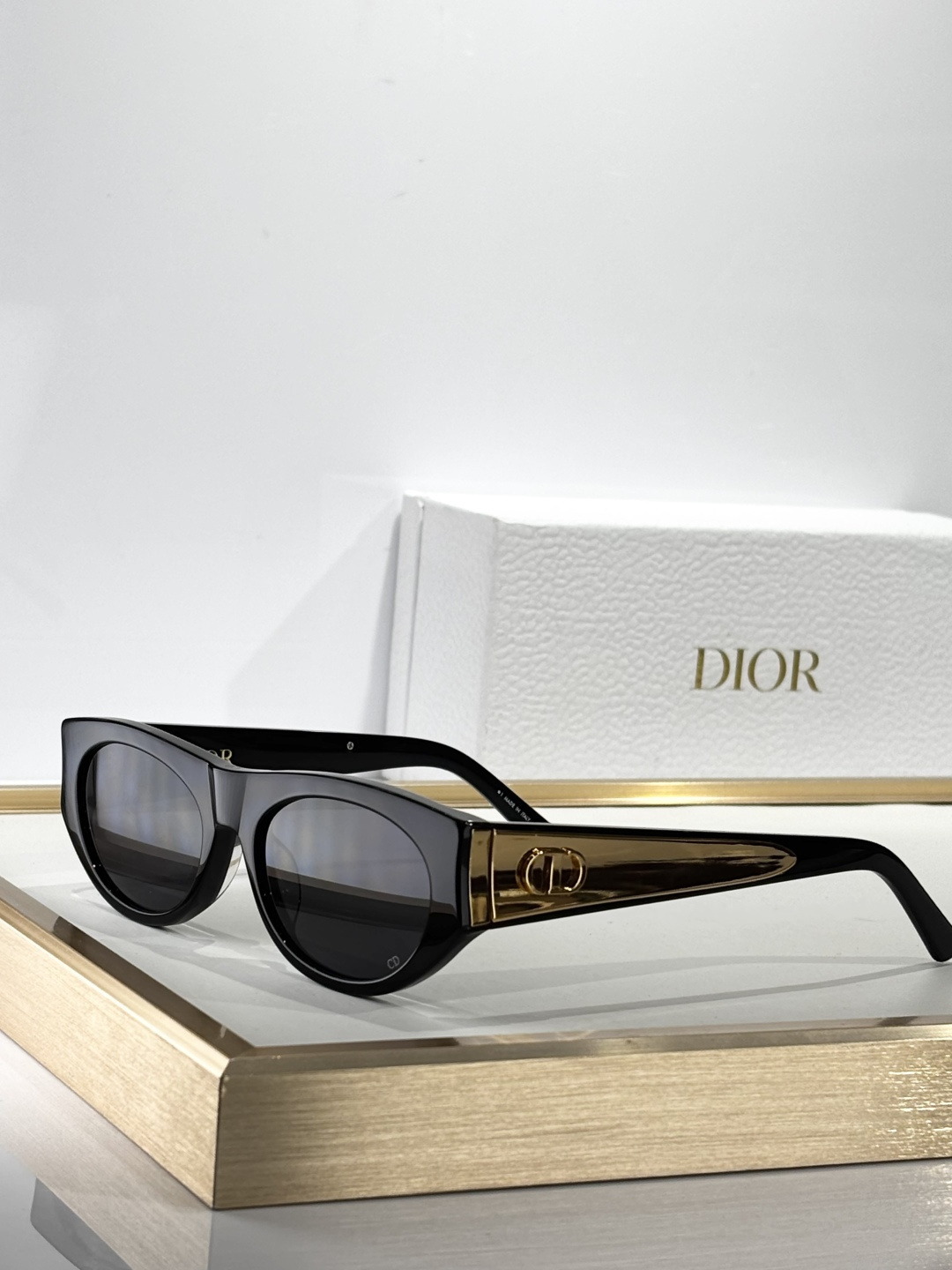 Dior Signature B1U Black Cat-Eye Sunglasses with Gold CD Logo