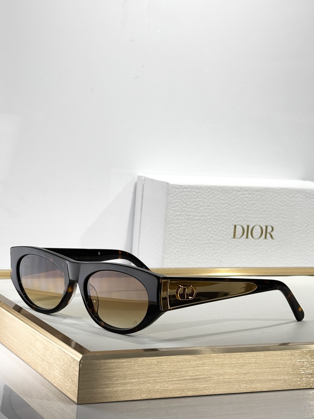 Dior Signature B1U Black Cat-Eye Sunglasses with Gold CD Logo