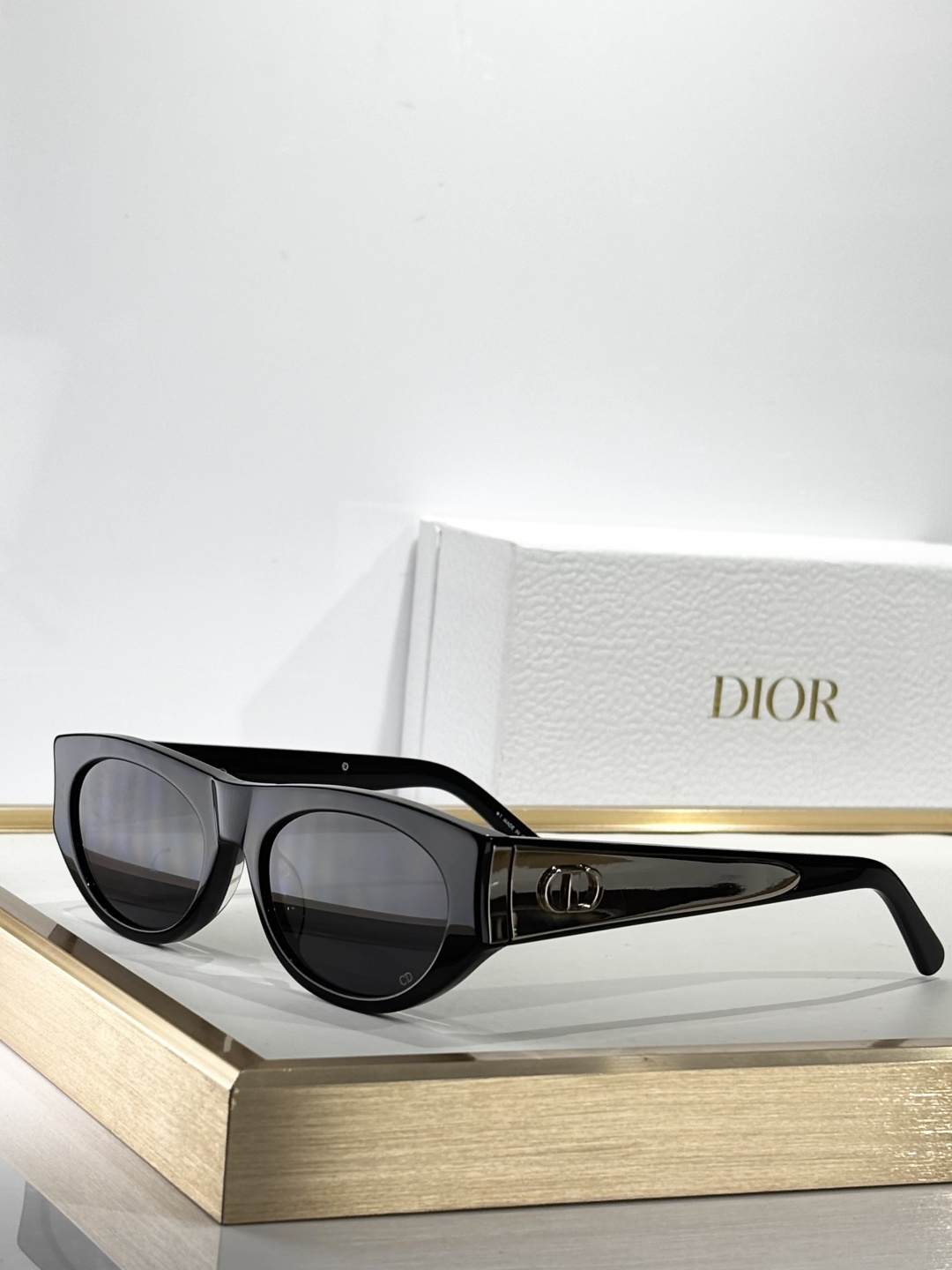 Dior Signature B1U Black Cat-Eye Sunglasses with Gold CD Logo