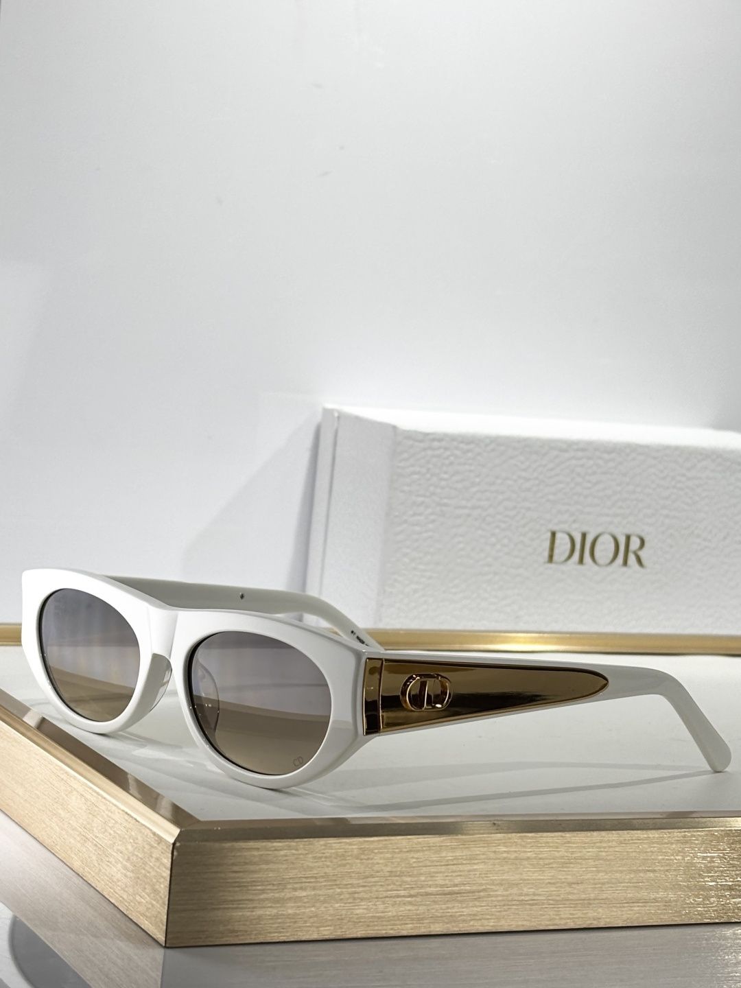 Dior Signature B1U Black Cat-Eye Sunglasses with Gold CD Logo