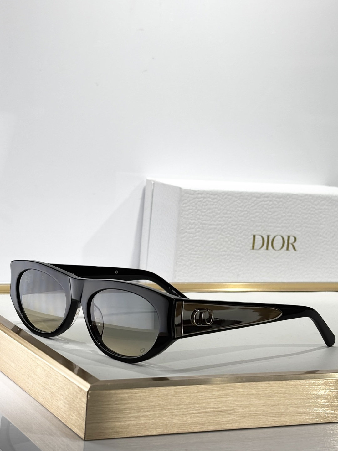Dior Signature B1U Black Cat-Eye Sunglasses with Gold CD Logo
