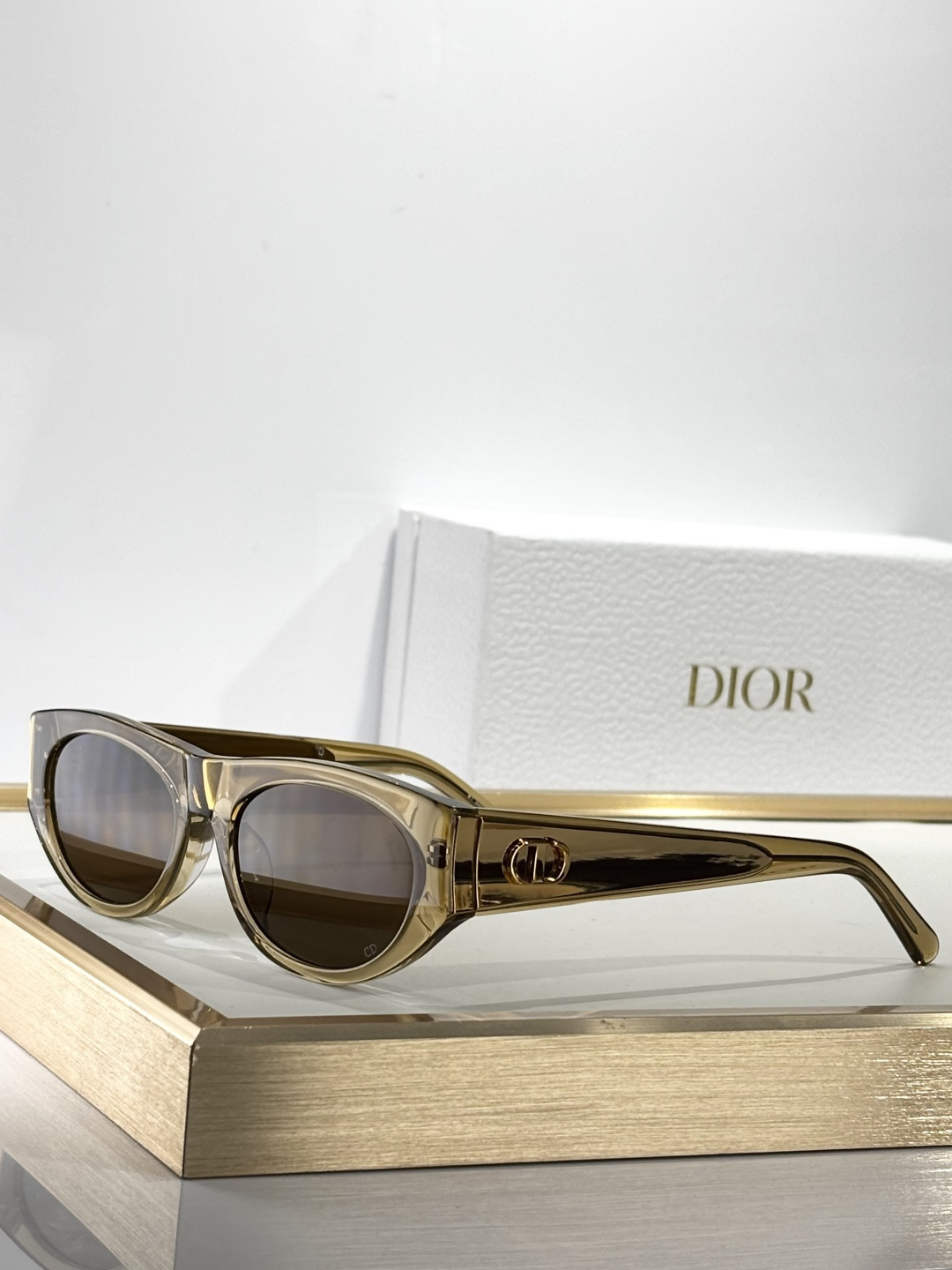 Dior Signature B1U Black Cat-Eye Sunglasses with Gold CD Logo