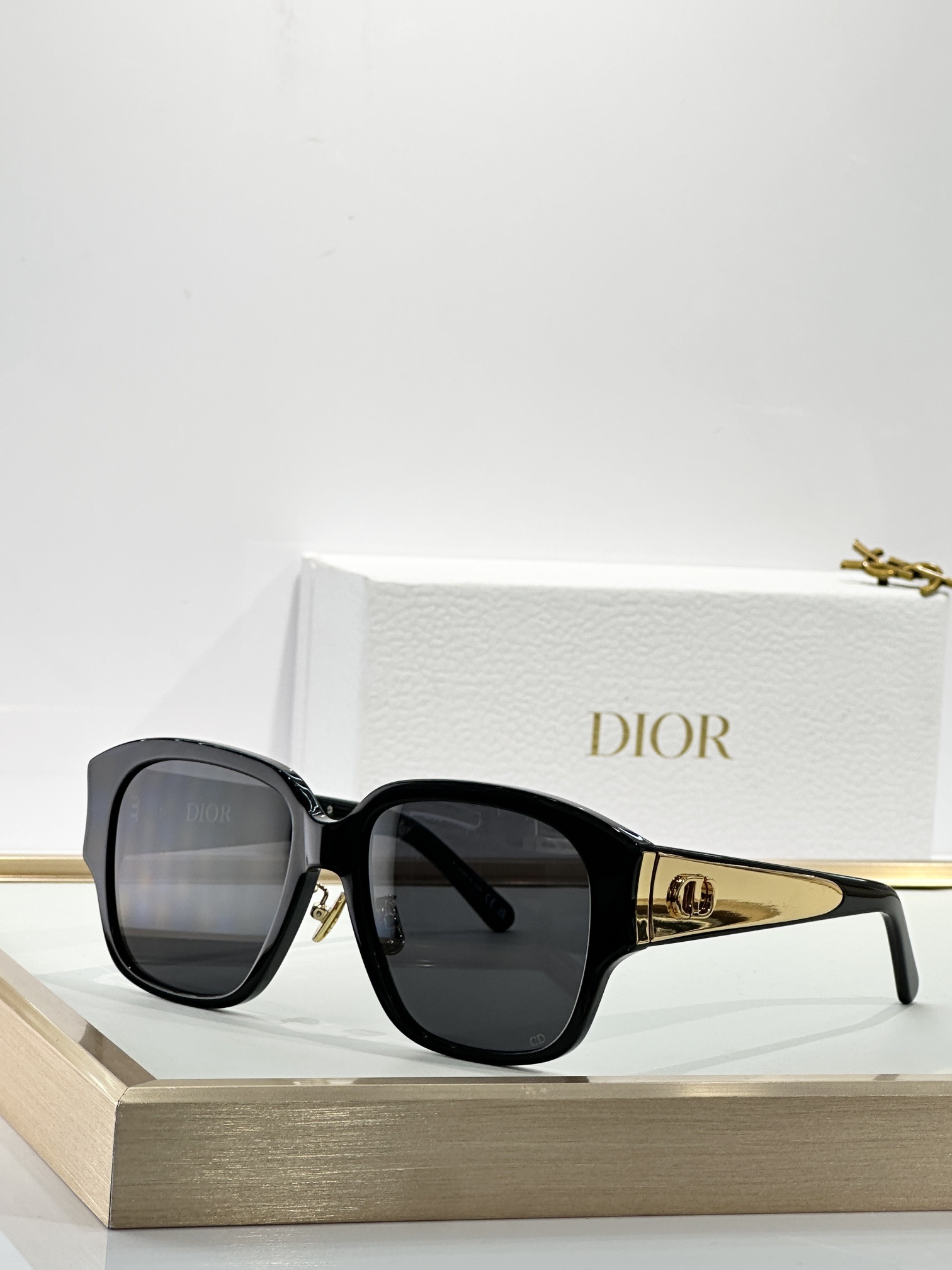 Dior Signature Oversized Square Sunglasses – Luxury Eyewear