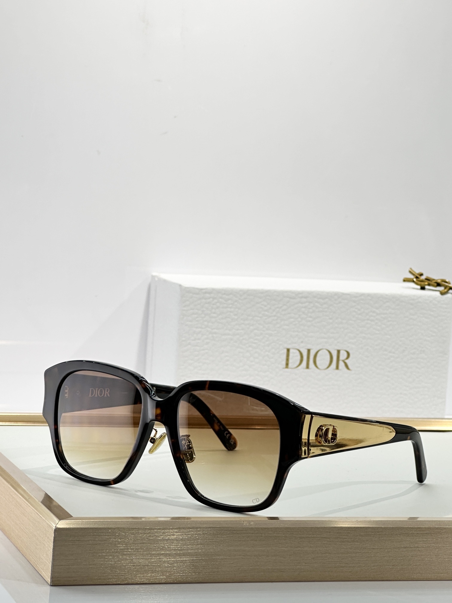 Dior Signature Oversized Square Sunglasses – Luxury Eyewear