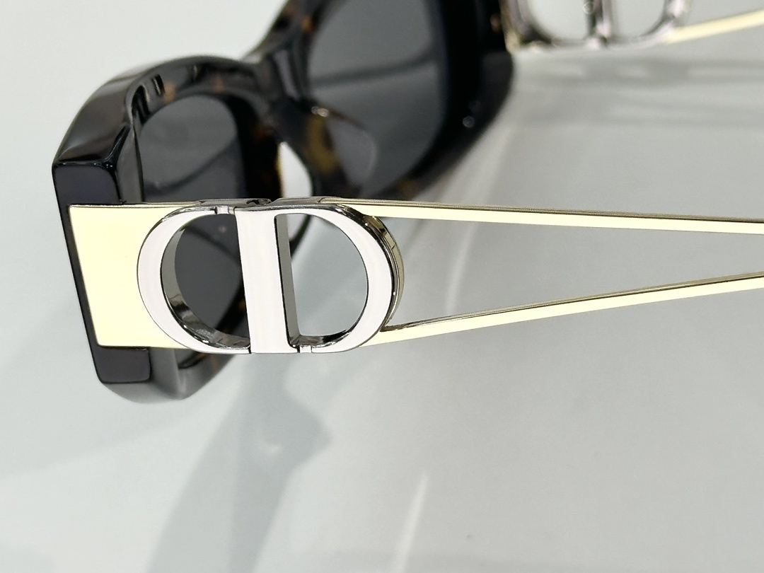 Dior 30Montaigne S14F Black Rectangular Sunglasses – Luxury Eyewear