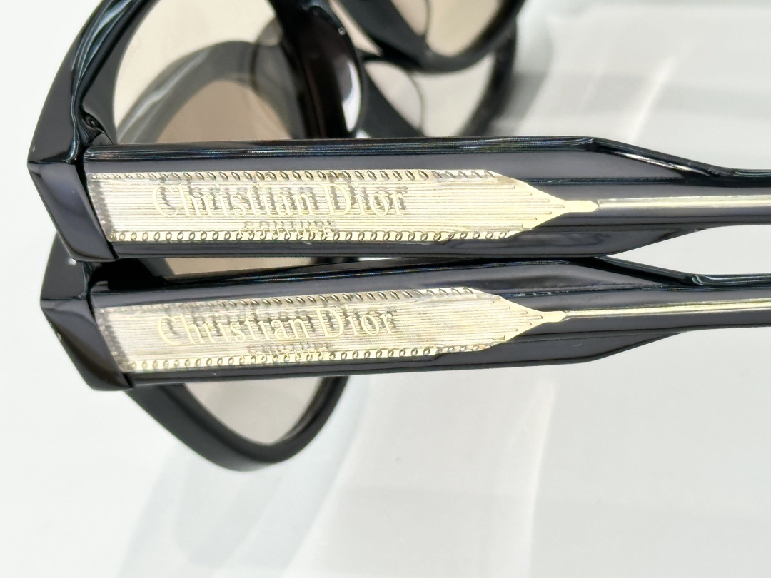 Christian Dior Label R1F Black Sunglasses with Gradient Lenses