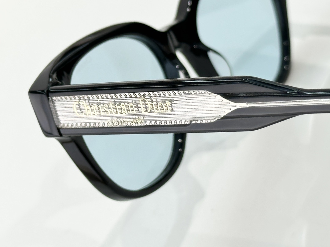 Christian Dior Label R1F Black Sunglasses with Gradient Lenses