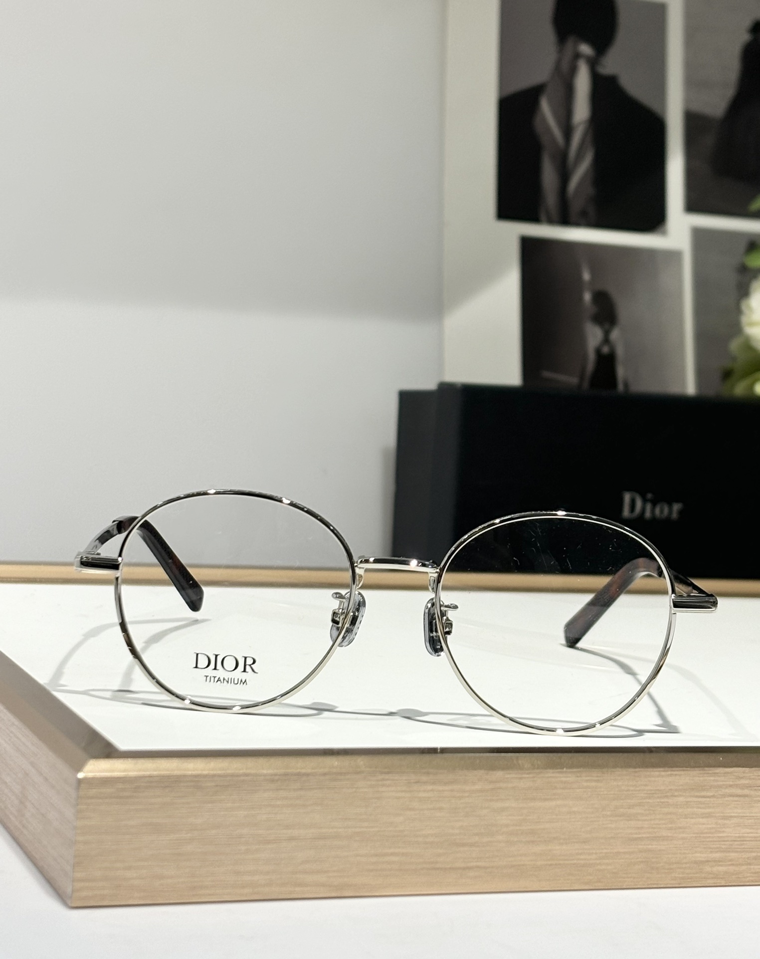 Vintage Round Silver Metal Eyeglasses with Textured Temples