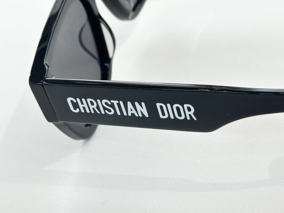 Christian Dior Oversized Square Sunglasses – Luxury Fashion Eyewear