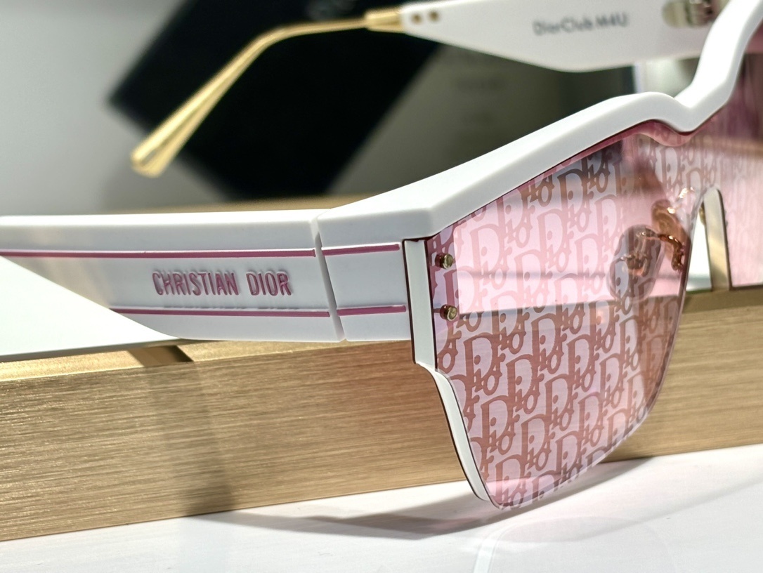 Christian Dior Club M1U Oversized Mask Sunglasses with Oblique Pattern