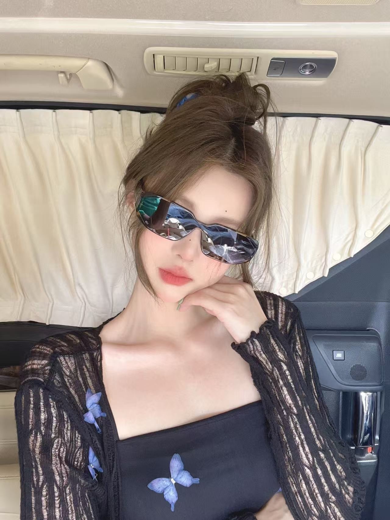 Chic Oval Sunglasses with Textured Temples – UV Protection