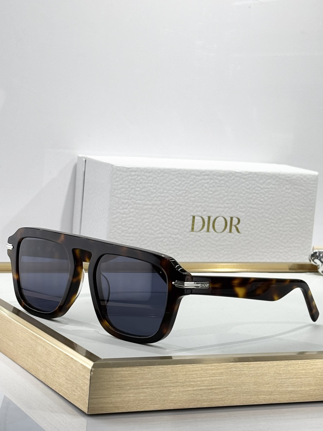Dior Brown Tortoise Sunglasses – Rectangular Frame