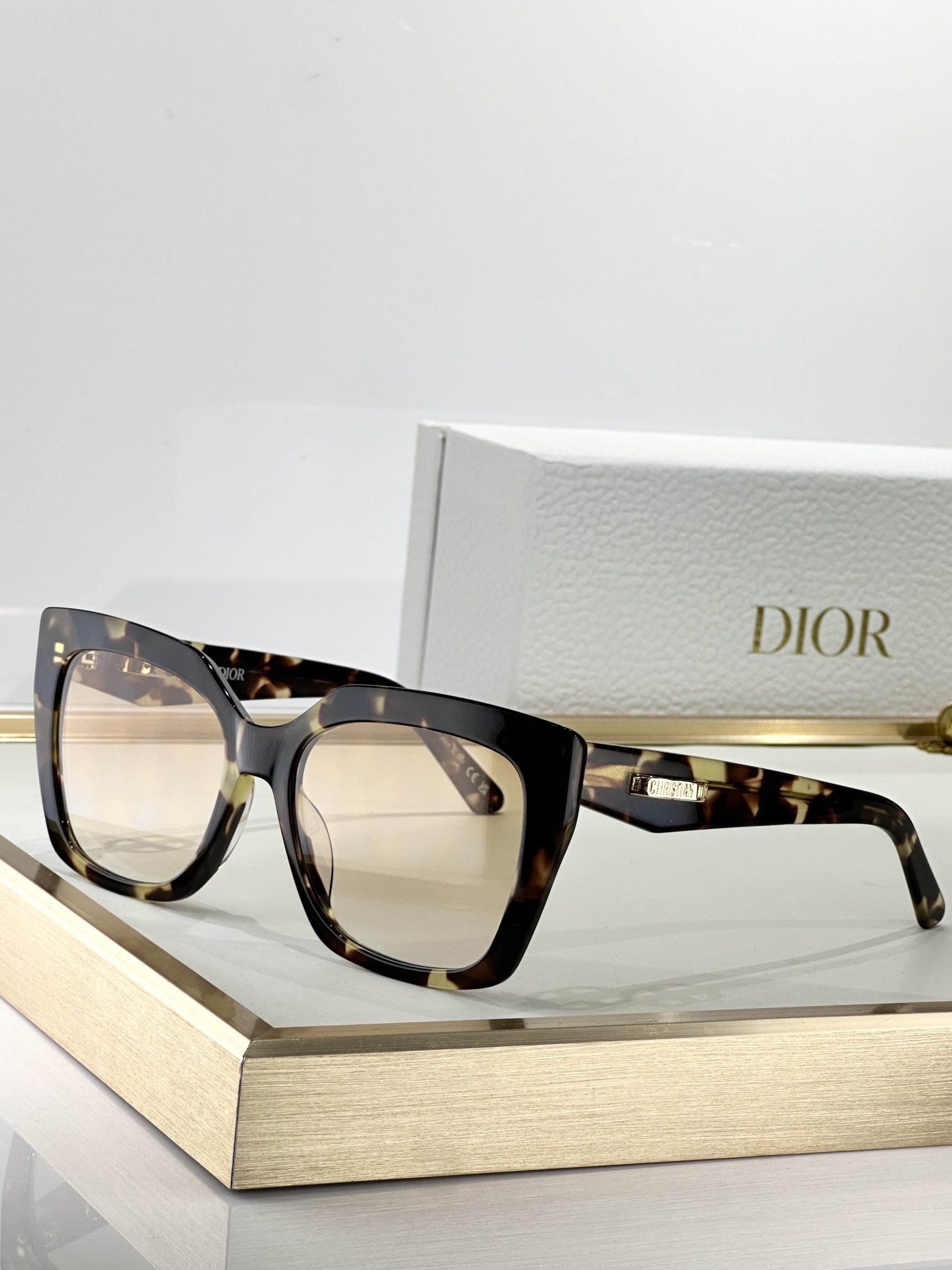 brown Dior Tortoise Cat-Eye Sunglasses – Dior Tortoise Cat-Eye