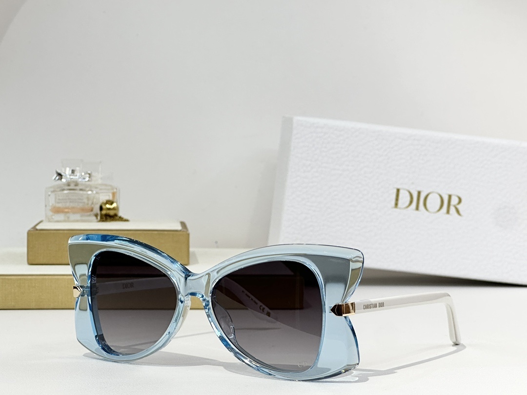 Dior Butterfly Oversized Sunglasses – Luxury Cat-Eye Eyewear