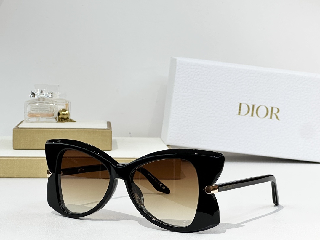 Dior Butterfly Oversized Sunglasses – Luxury Cat-Eye Eyewear