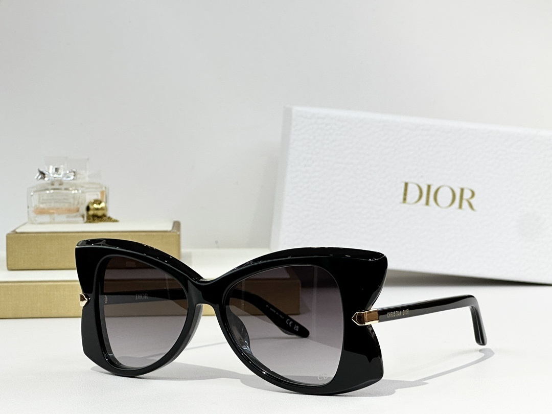 Dior Butterfly Oversized Sunglasses – Luxury Cat-Eye Eyewear