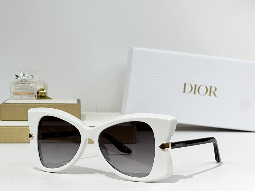Dior Butterfly Oversized Sunglasses – Luxury Cat-Eye Eyewear