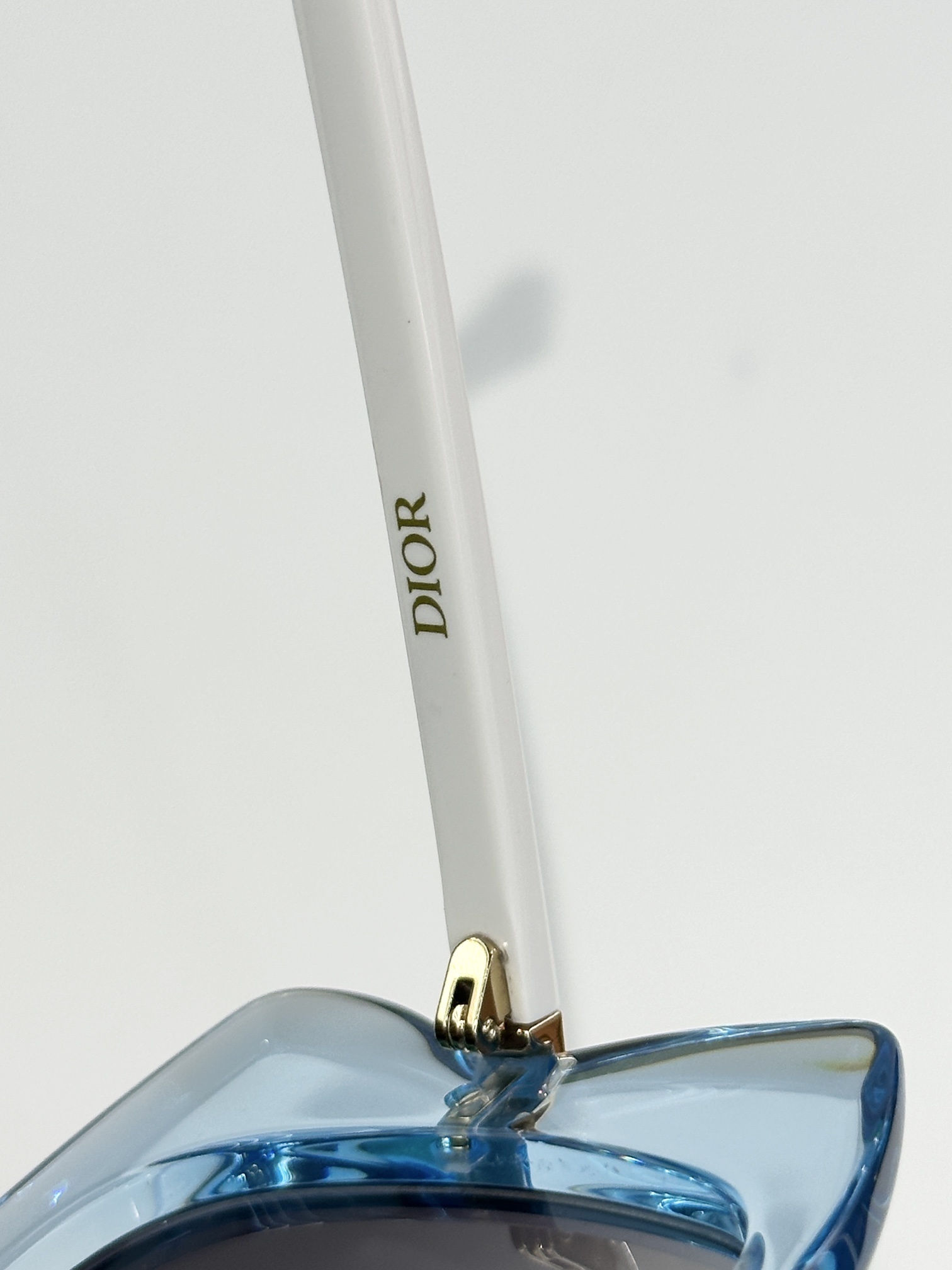 Dior Butterfly Oversized Sunglasses – Luxury Cat-Eye Eyewear