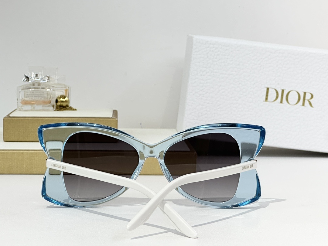 Dior Butterfly Oversized Sunglasses – Luxury Cat-Eye Eyewear