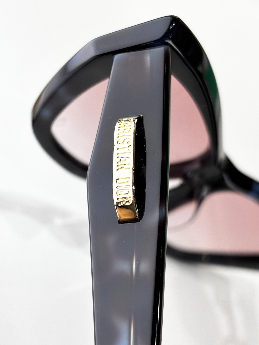 Dior Luxury Cat-Eye Sunglasses – Elegant Designer Eyewear