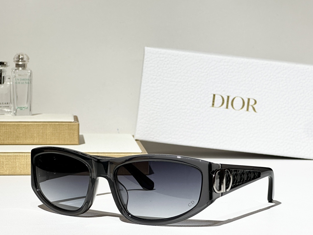 Dior Luxury Tortoise Shell Rectangular Sunglasses for Women
