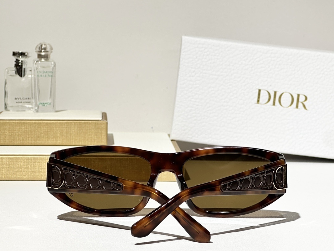 Dior Luxury Tortoise Shell Rectangular Sunglasses for Women
