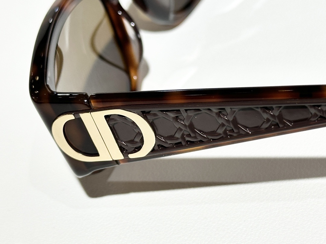 Dior Luxury Tortoise Shell Rectangular Sunglasses for Women
