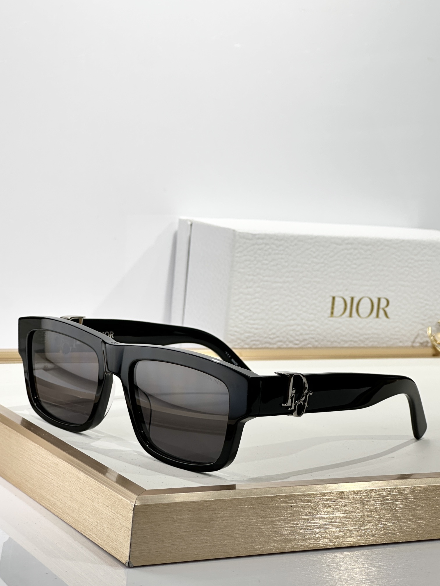 Dior Luxury Rectangular Sunglasses – Iconic CD Logo Collection