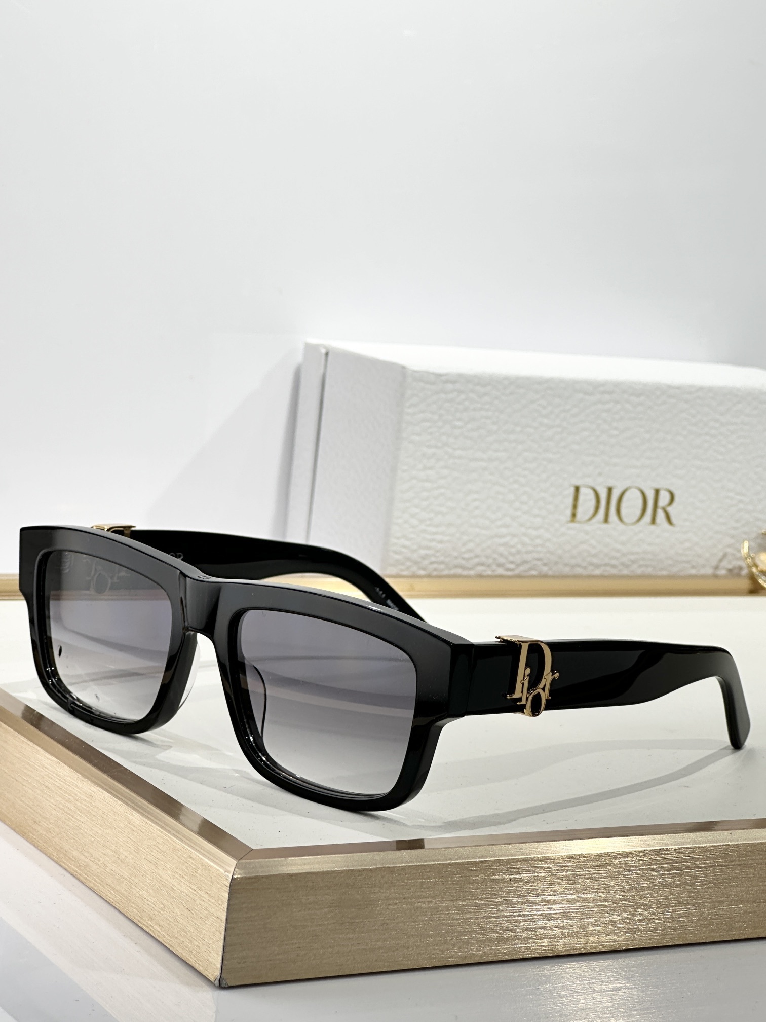 Dior Luxury Rectangular Sunglasses – Iconic CD Logo Collection